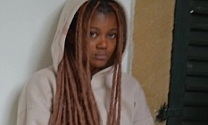 Sarhoş kadın poliste olay çıkardı