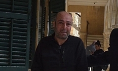 Araç motorunu çalan zanlı serbest kaldı