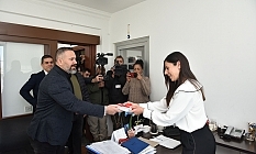 Gardiyanoğlu'na "Yalancının Günlüğü" hediyesi