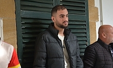 Hırsızlıktan yakalandı, kaçak çıktı