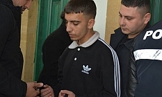 Annesine küfür etti diye bıçakladı