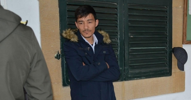 Başka araçlara yol verdi diye aracın camını kırdı