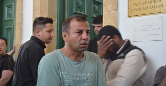Camideki bağış kutusundan para çaldı