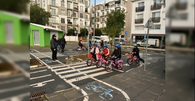 İlkokul öğrencilerine trafik eğitimleri