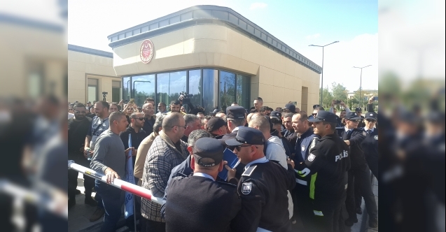 Meclis önünde gerilim