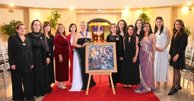 Abiye defilesinde barış mesajları