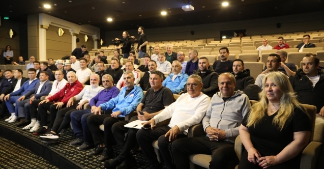 Milletvekilleri, futbol oynamak için Antalya’da