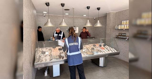 Sağlıksız şekilde balık satıyorlardı!