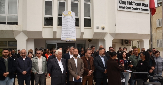 Ticaret Odası'na siyah çelenk, uzatılan güle ret